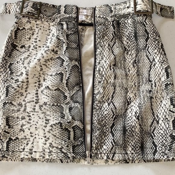 TOPSHOP Snake Print Zip Front Mini Jean Skirt Buckle Detail Cotton Streetwear - Picture 7 of 12